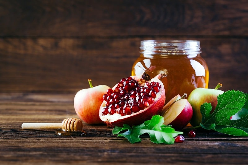 درمان سرفه خشک با انار و عسل