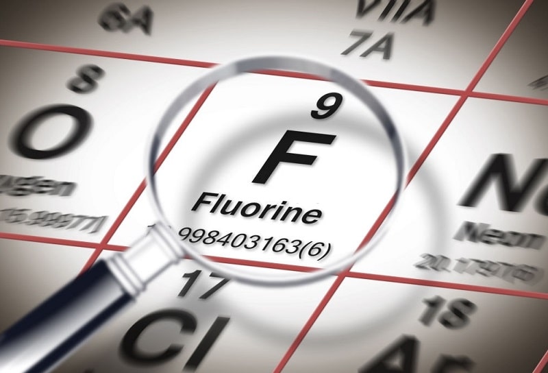علامت شیمیایی فلوئور F است